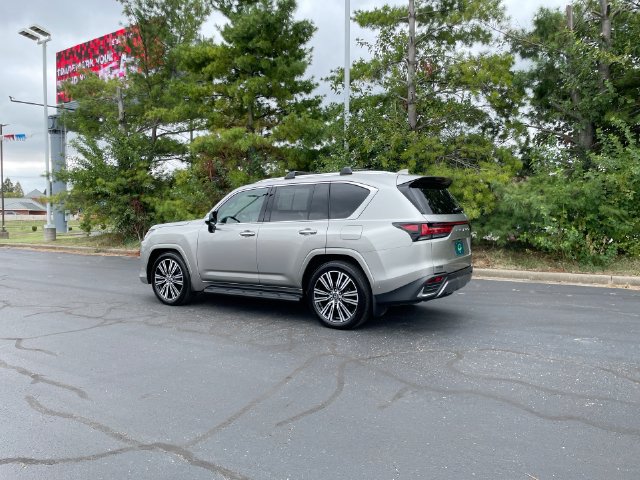 Used 2026 Lexus LX 700h Luxury AWD/4WD image 3