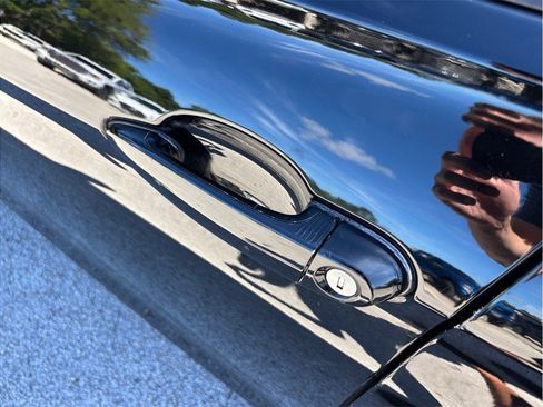 Used 2018 BMW 320i Sedan RWD image 12