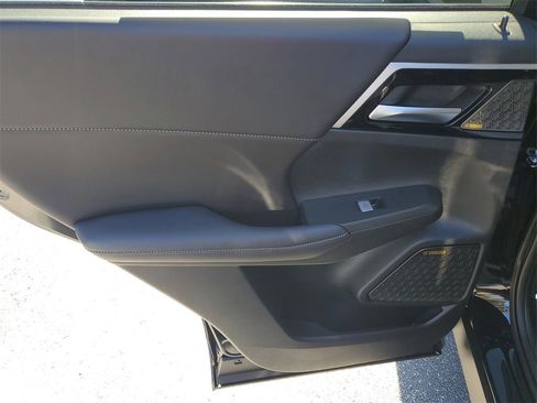 New 2026 Mitsubishi Outlander SE image 12