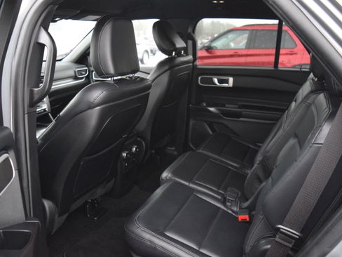 Used 2020 Ford Explorer XLT w/ Equipment Group 202A image 9