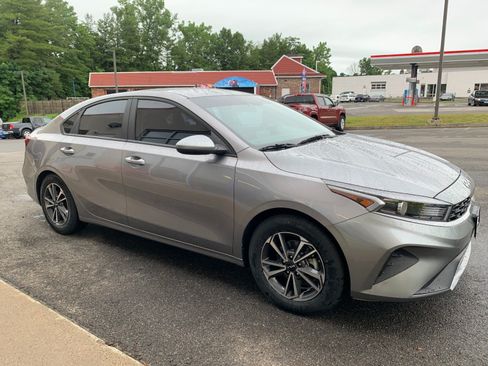 Used 2023 Kia Forte LXS FWD image 3
