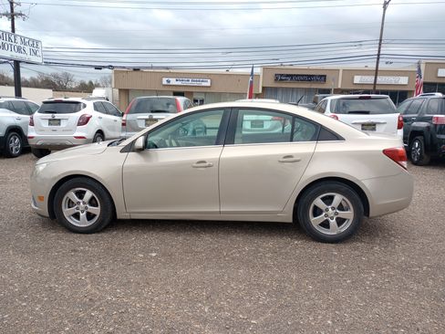 Used 2011 Chevrolet Cruze LT FWD image 4