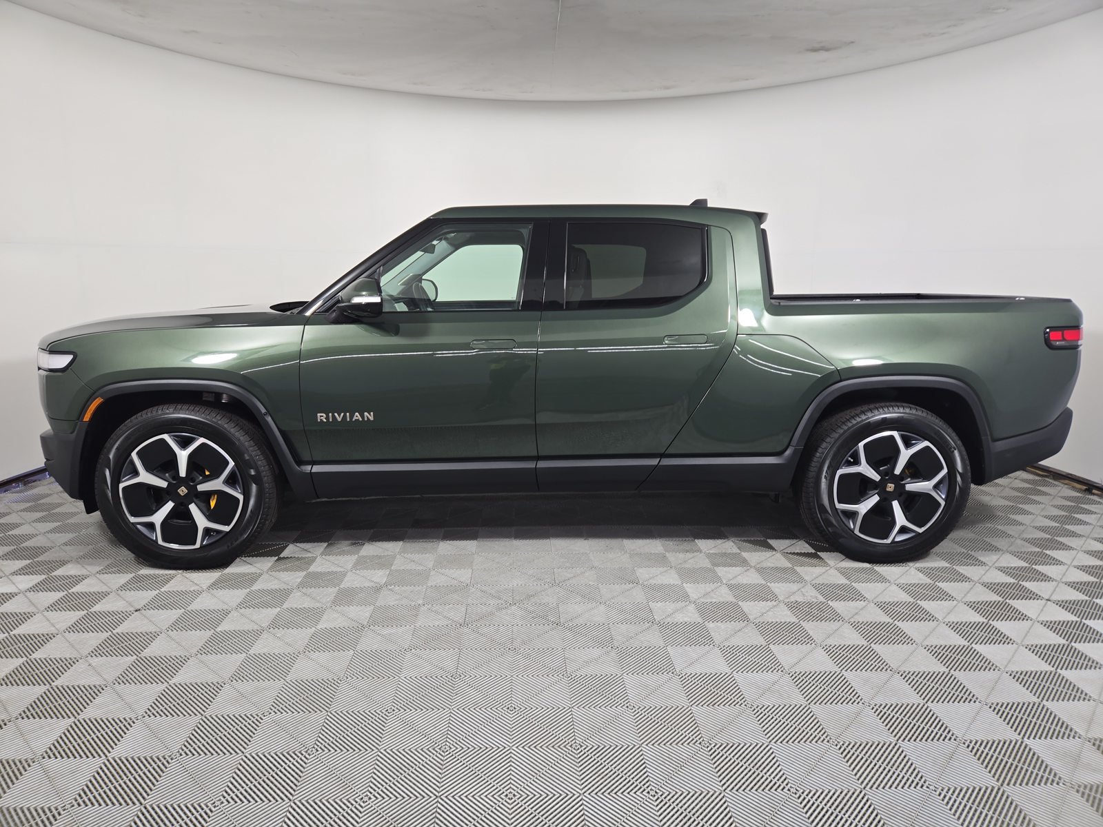 Used 2023 Rivian R1T Adventure Quad AWD/4WD image 2