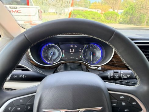 Used 2023 Chrysler Pacifica Limited image 15