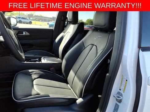New 2027 Chrysler Pacifica Limited w/ S Appearance Package AWD/4WD image 12