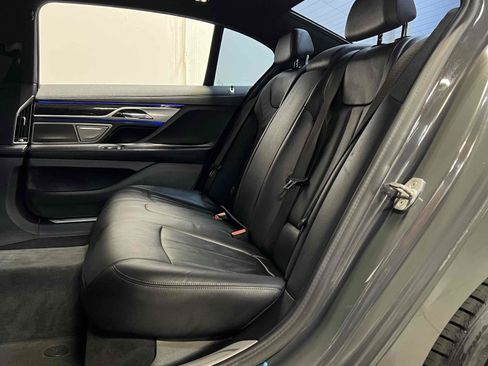 Used 2022 BMW 740i 740i - DRIVING ASSISTANCE PROF w/ M Sport Package image 28