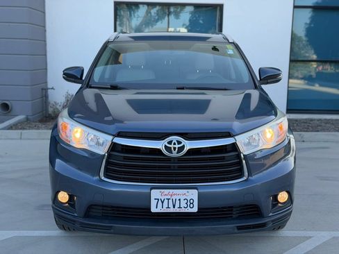 Used 2014 Toyota Highlander XLE FWD image 2