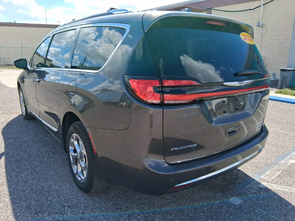 Used 2021 Chrysler Pacifica Limited AWD/4WD image 5