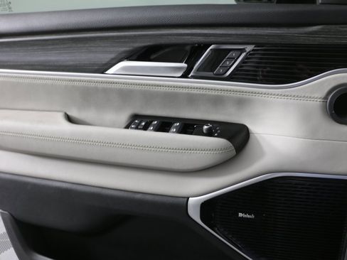 New 2024 Jeep Wagoneer L Series III w/ Premium Group I image 29