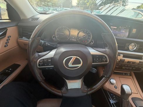 Used 2016 Lexus ES 350 w/ Premium Package w/Wood Trim FWD image 19