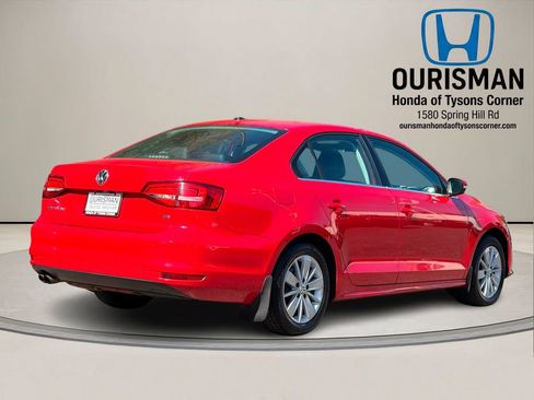 Used 2015 Volkswagen Jetta SE FWD image 2