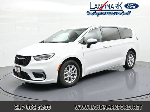 Used 2023 Chrysler Pacifica Touring-L FWD image 1
