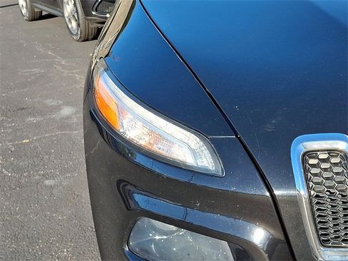 Used 2018 Jeep Cherokee Latitude image 9