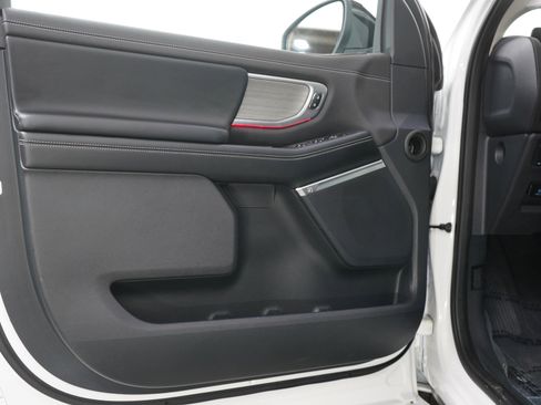 Used 2025 Ford Expedition Max Platinum image 25