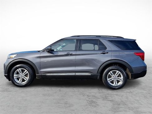 Used 2022 Ford Explorer XLT image 7