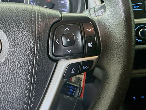 Used 2019 Toyota Highlander LE FWD image 17