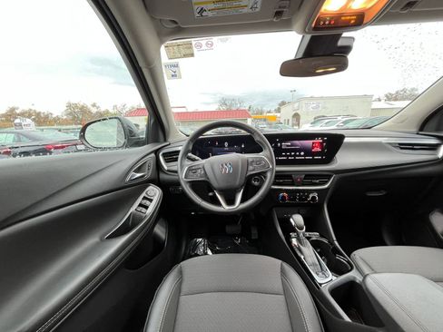 Used 2025 Buick Encore GX Preferred image 32