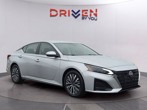 Used 2023 Nissan Altima 2.5 SV FWD image 7
