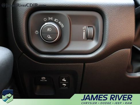 Used 2024 RAM 1500 Big Horn AWD/4WD image 30