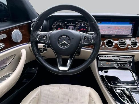 Used 2018 Mercedes-Benz E 400 4MATIC Sedan image 6