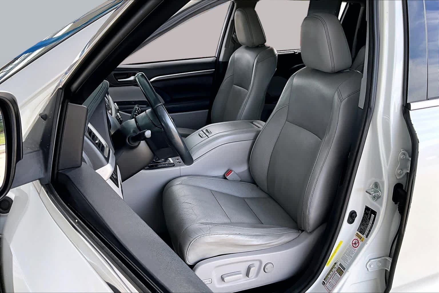 Used 2016 Toyota Highlander Limited FWD image 7