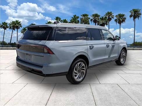 Used 2025 Lincoln Navigator L Reserve image 8