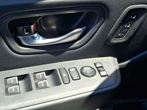 Used 2025 Honda Pilot Black Edition image 23