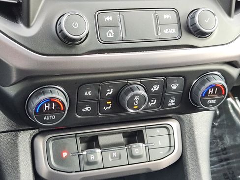 Used 2023 GMC Acadia AT4 w/ Technology Package image 24