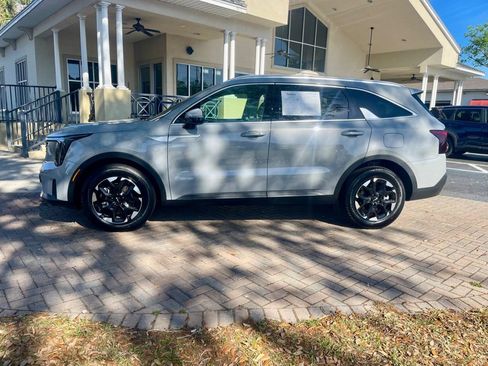 Used 2025 Kia Sorento S w/ Panoramic Sunroof Package FWD image 2