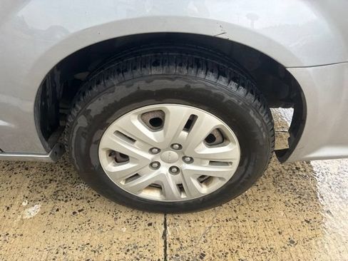 Used 2018 Dodge Grand Caravan SE FWD image 7