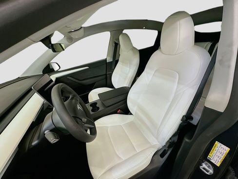 Used 2024 Tesla Model Y Long Range image 13