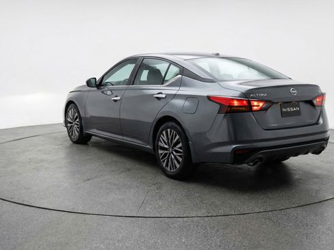Used 2025 Nissan Altima 2.5 SV image 6