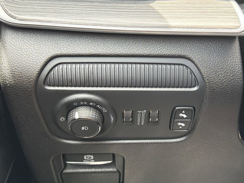 Used 2024 Jeep Wagoneer Series II w/ Flexible Seating Group RWD image 25