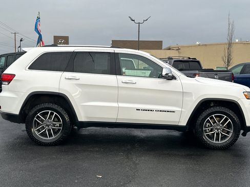 Used 2022 Jeep Grand Cherokee Limited image 3