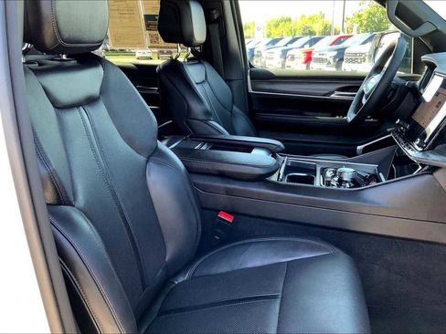 Used 2023 Jeep Wagoneer L Series III w/ Preferred Equipment Group image 8