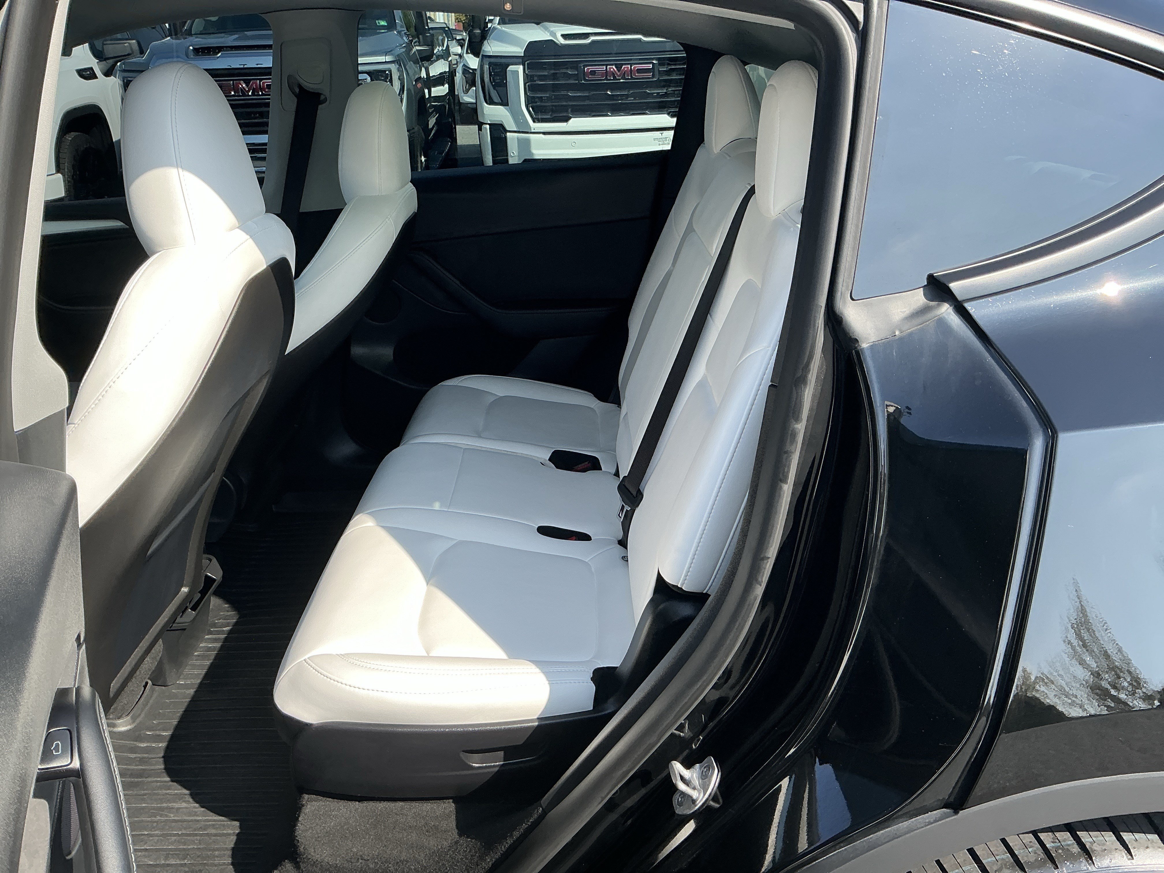 Used 2024 Tesla Model Y Long Range AWD/4WD image 10