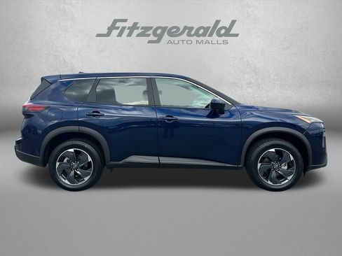 Used 2025 Nissan Rogue SV image 4