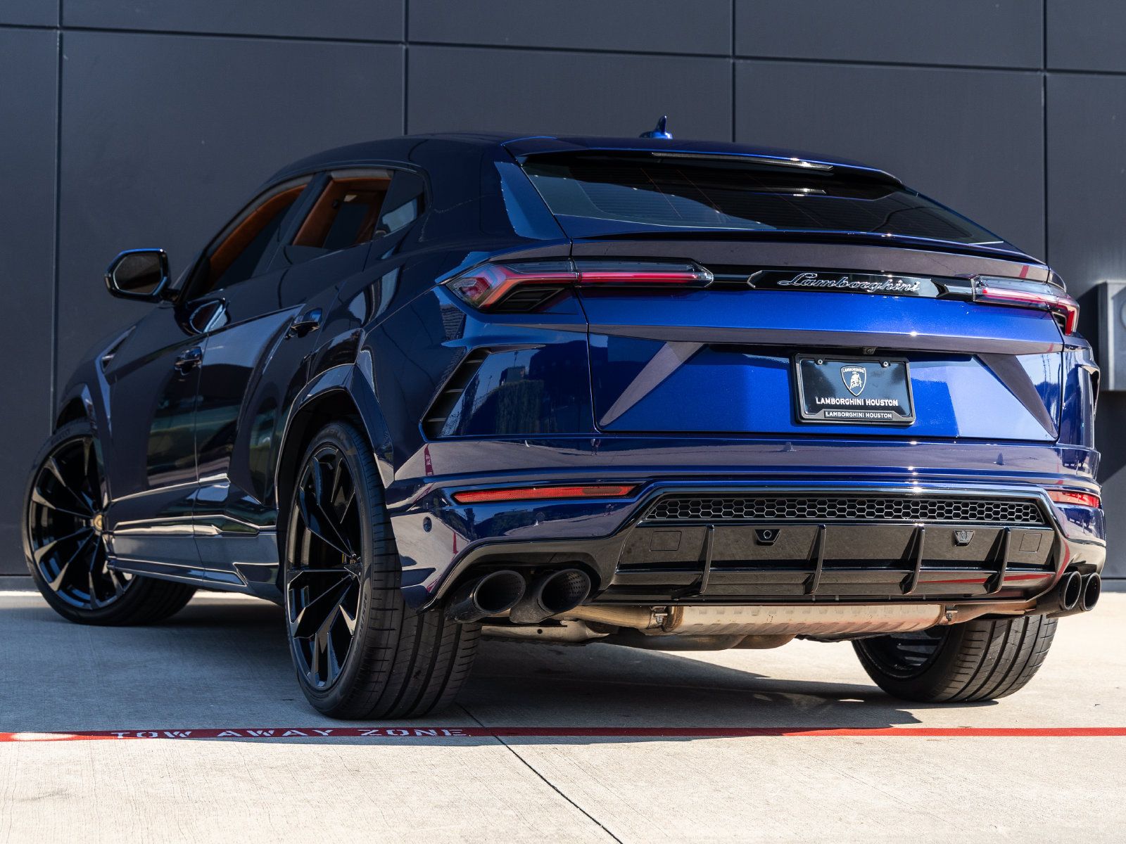 Used 2021 Lamborghini Urus AWD/4WD image 6