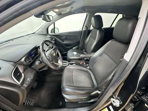 Used 2020 Chevrolet Trax LT w/ LT Convenience Package FWD image 14