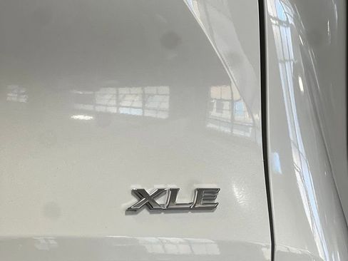 Used 2025 Toyota Sienna XLE w/ XLE Plus Package AWD/4WD image 10