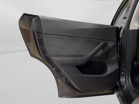 Used 2024 Tesla Model Y Long Range RWD image 35