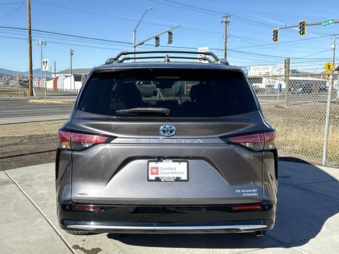 Used 2022 Toyota Sienna Platinum image 4
