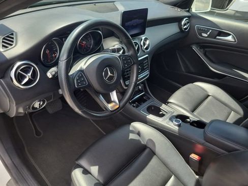 Used 2020 Mercedes-Benz GLA 250 4MATIC w/ Premium Package image 17