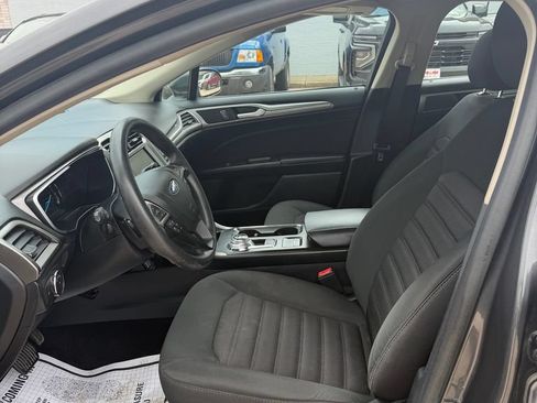 Used 2019 Ford Fusion SE FWD image 17