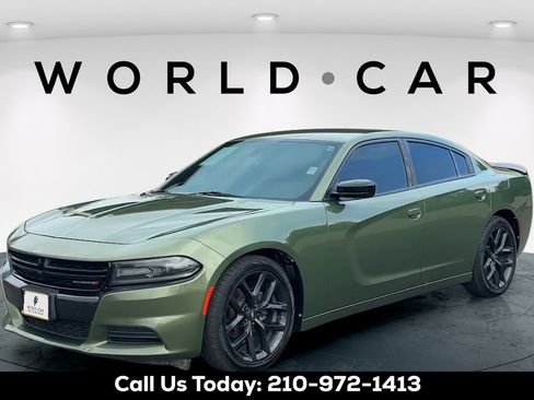 Used 2020 Dodge Charger SXT w/ Blacktop Package RWD image 3