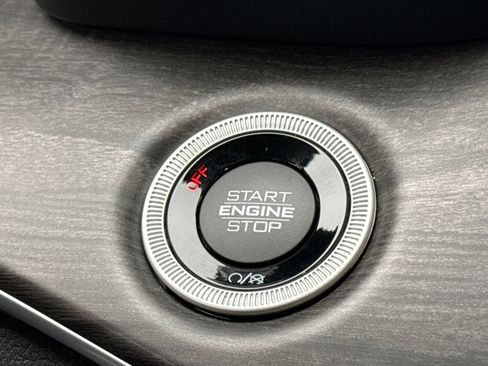 Used 2023 Jeep Grand Cherokee Limited w/ Black Appearance Package image 21