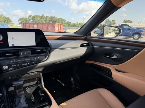 Used 2025 Lexus ES 350 w/ Premium Package FWD image 30