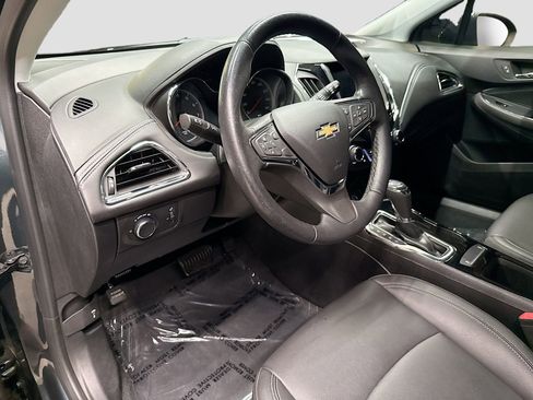 Used 2019 Chevrolet Cruze Premier FWD image 10