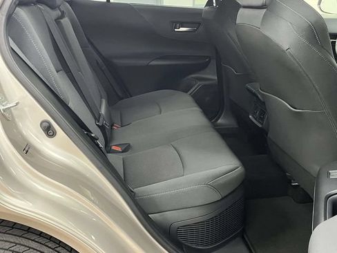 Used 2021 Toyota Venza LE w/ Carpet Mat Package (TMS) AWD/4WD image 22