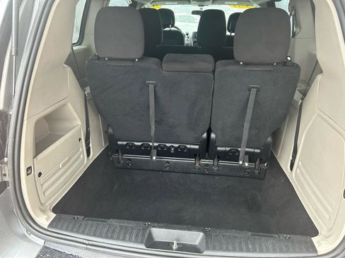 Used 2014 Dodge Grand Caravan SE image 16